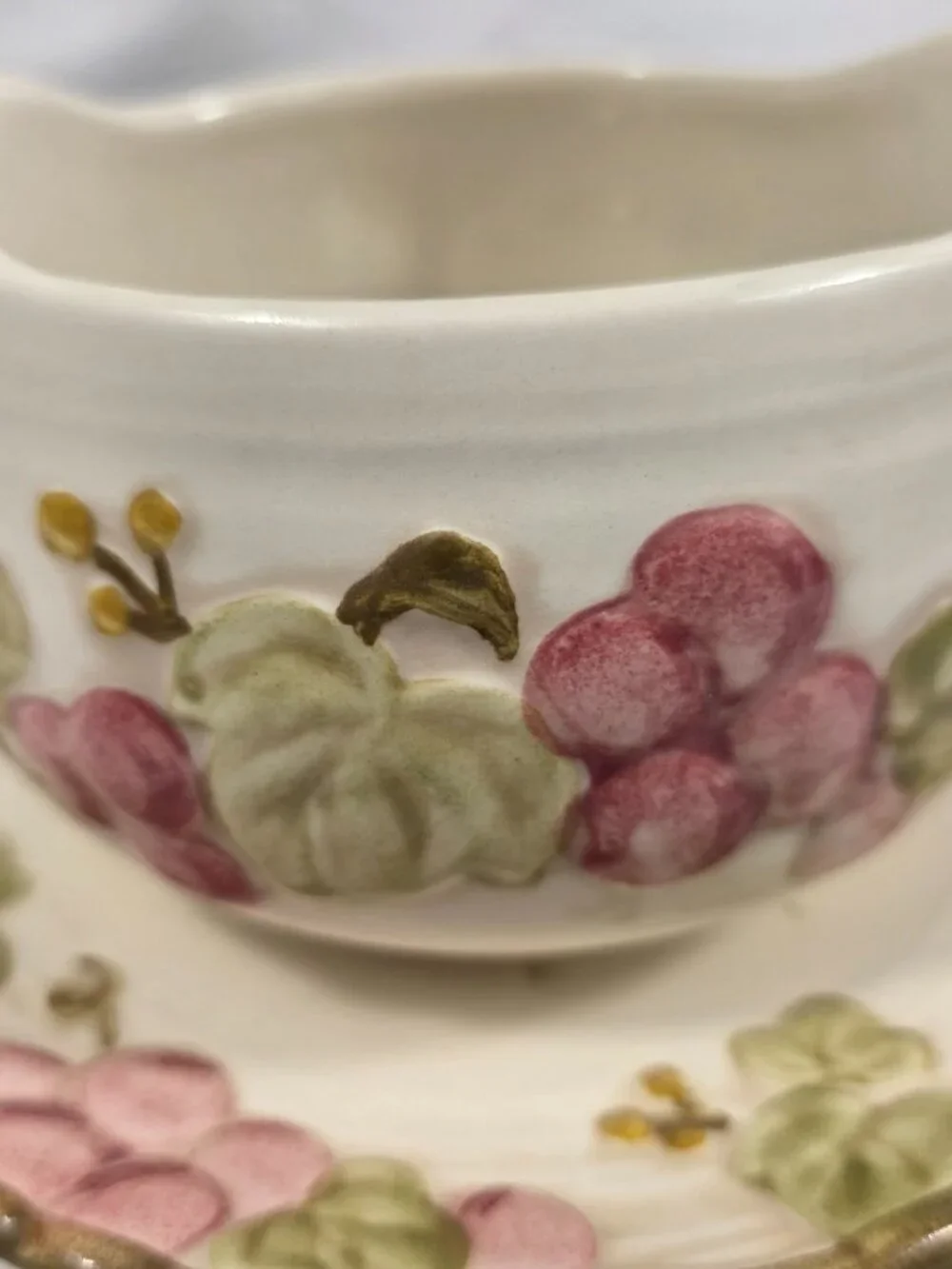 Metlox Poppytrail Vintage Pink Gravy Boat & Underplate Pink Grapes Green Leaves